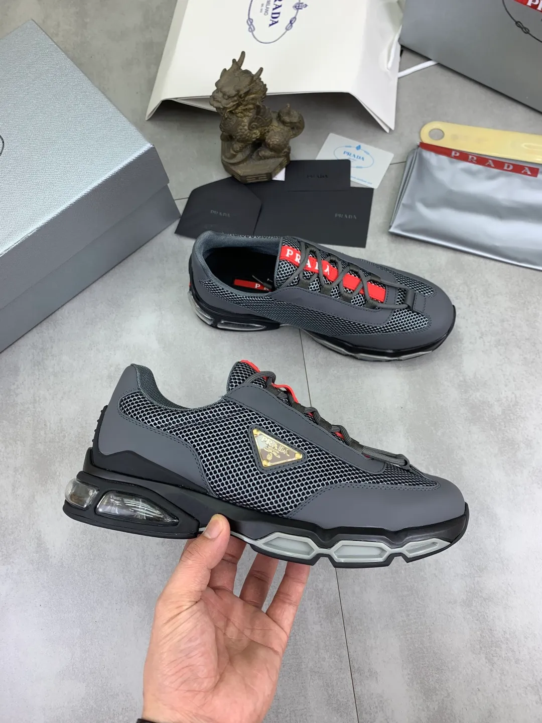 Men's men's shoes 💰P660 💰[New model] The top version is now available on the official website, 🆘 Air-cushion shock-absorbing thick-soled trendy brand (Prada) is the main popular model, avant-garde and versatile fashionable men's shoes, private version mold opening, cowhide surface splicing 1:1.. Simple fashion, original imported cowhide feet; the atmosphere and personality are more fashionable, eye-catching and pursuing class. It will subvert the old idea and be a must-have for fashion trendsetters with you! Must keep it for yourself ! Tall and comfortable, large and low, high-end quality workmanship. Size: 38-44 3️⃣colors available.